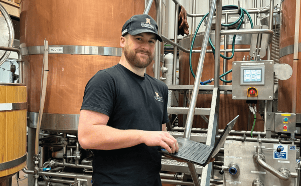 Brewer with laptop